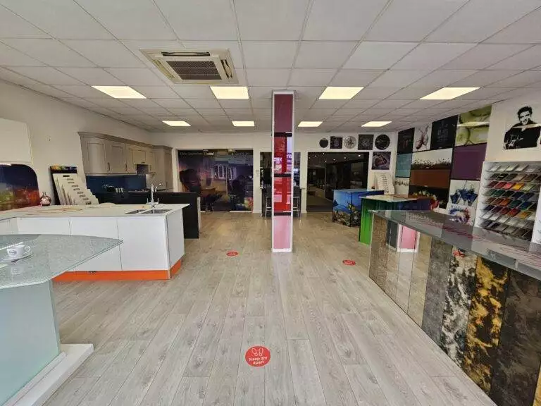 glass inspirations fleet showroom 125517 (large)