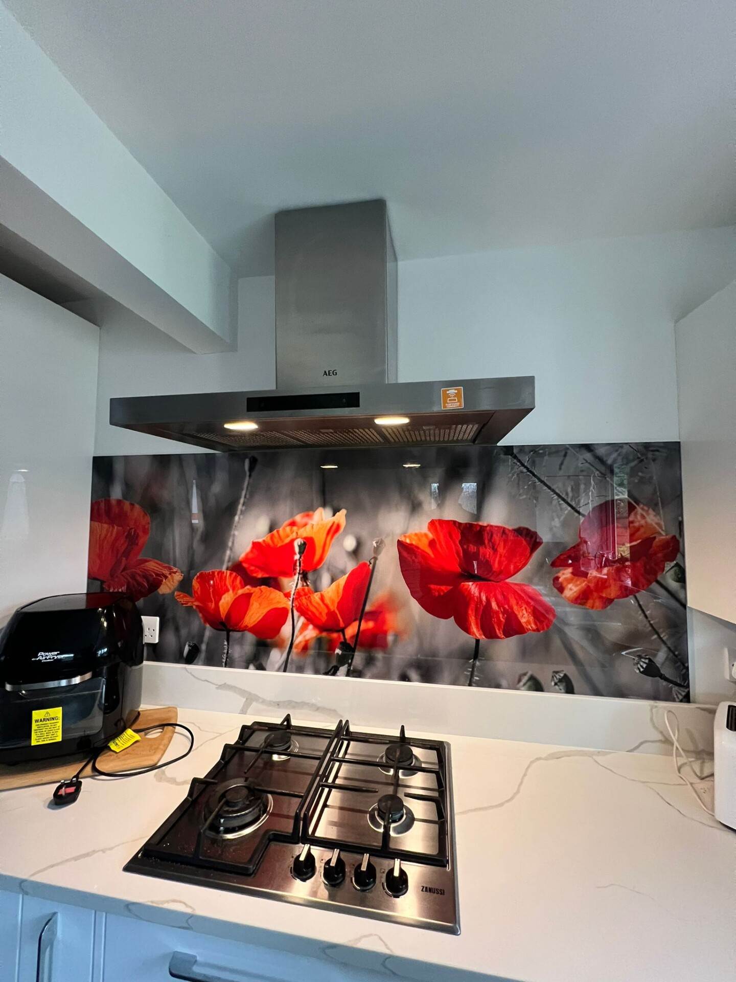 Why we would always recommend glass splashbacks for your home 